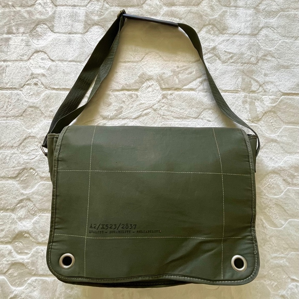 Canvas messenger bag NWOT